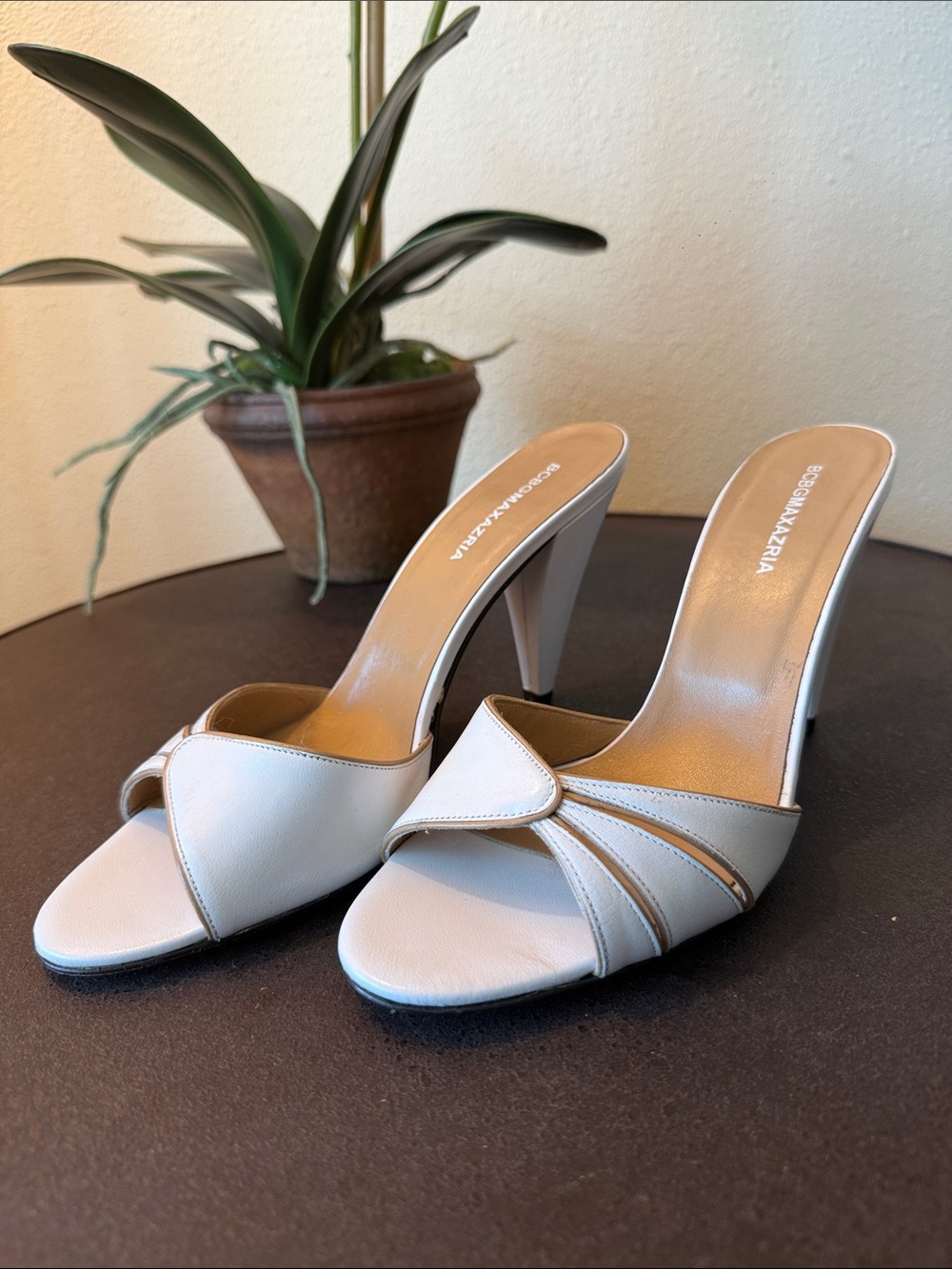 BCBGMaxAzria White & Tan Leather Open-Toe Heeled Mules Size7.5B/38